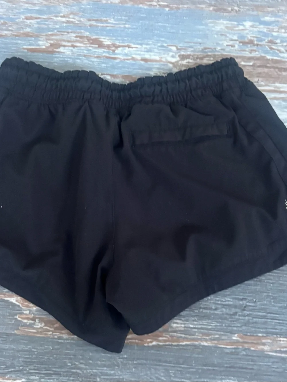 Athleta fabric pockets